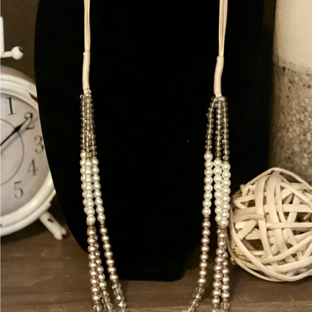 Chic Pearl and Silver Necklace